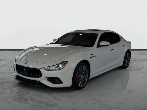 Bianco 2022 Maserati Ghibli Modena