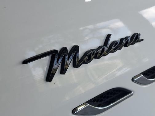 Bianco 2022 Maserati Ghibli Modena