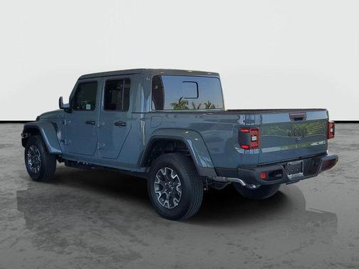 Anvil Clearcoat 2026 Jeep Gladiator Sahara 4x4