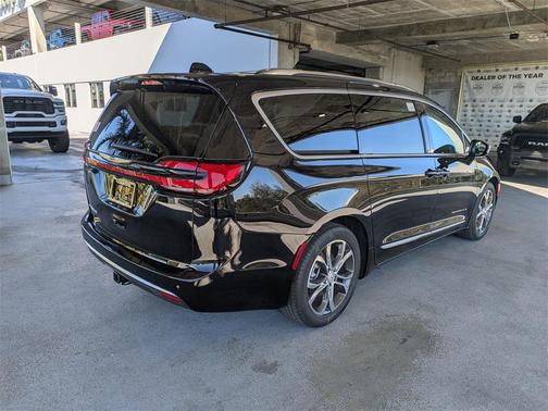 2026 Chrysler Pacifica L