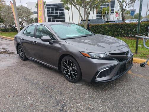 2023 Toyota Camry SE