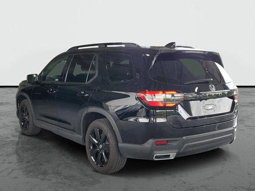 Crystal Black Pearl 2025 Honda Pilot Black Edition