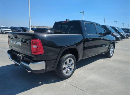 Diamond Black Crystal Pearlcoat 2026 RAM 1500 Big Horn/Lone Star