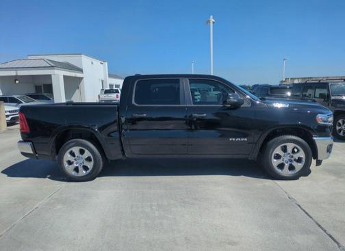 Diamond Black Crystal Pearlcoat 2026 RAM 1500 Big Horn/Lone Star