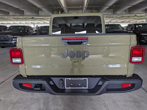 2025 Jeep Gladiator Nighthawk