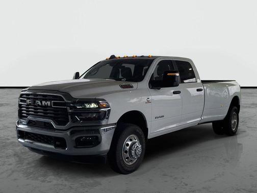 Bright White Clearcoat 2026 RAM 3500 Big Horn Crew Cab 4x4 8' Box