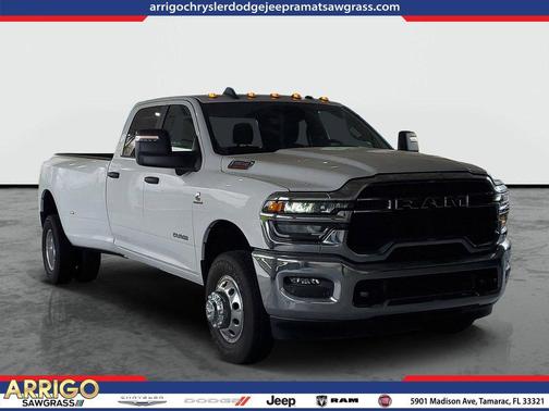 Bright White Clearcoat 2026 RAM 3500 Big Horn Crew Cab 4x4 8' Box