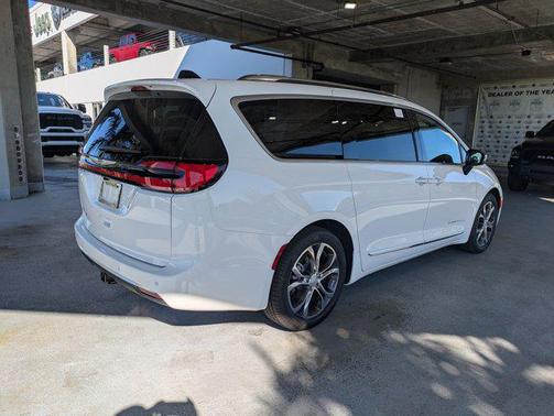 2026 Chrysler Pacifica L