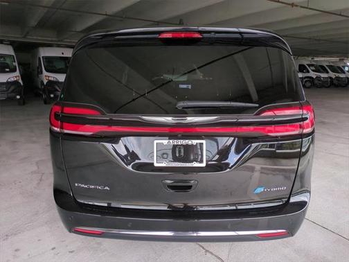 2025 Chrysler Pacifica Hybrid Select