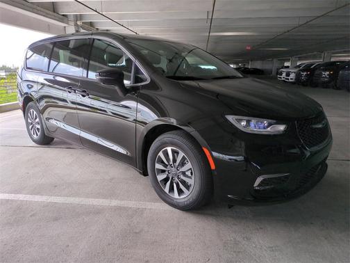 2025 Chrysler Pacifica Hybrid Select