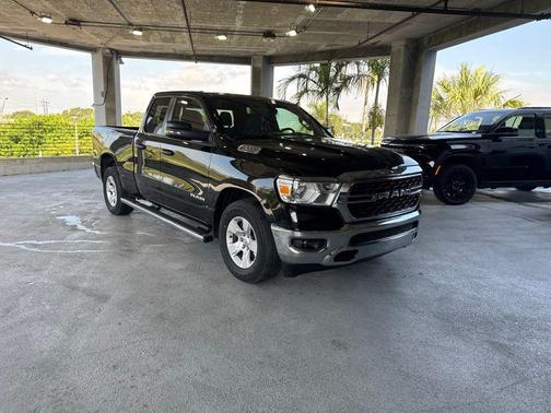 Diamond Black Crystal Pearlcoat 2023 RAM 1500 Big Horn/Lone Star