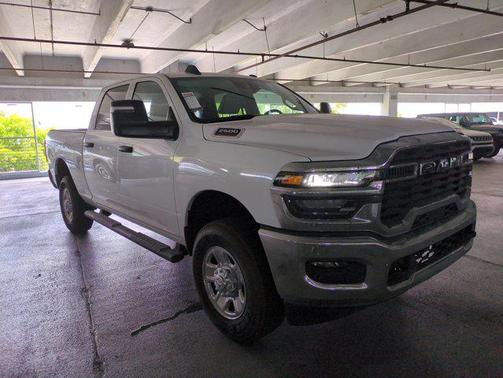 2025 RAM 2500 Tradesman Crew Cab 4x4 6'4' Box