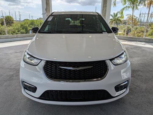 2025 Chrysler Pacifica L