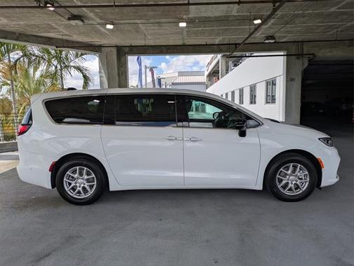 2025 Chrysler Pacifica L