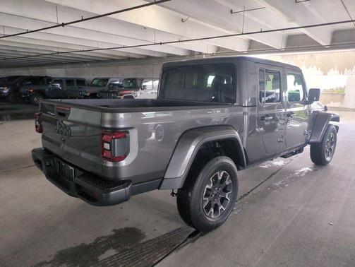 2026 Jeep Gladiator Sahara 4x4