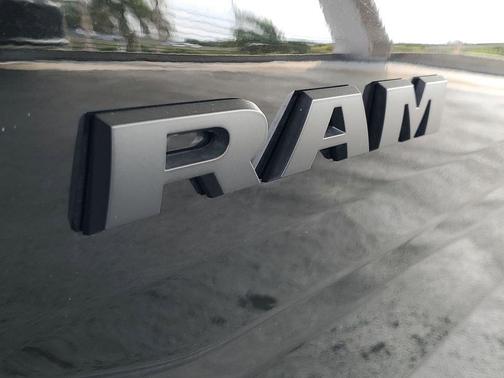 Diamond Black Crystal Pearlcoat 2026 RAM 1500 Limited