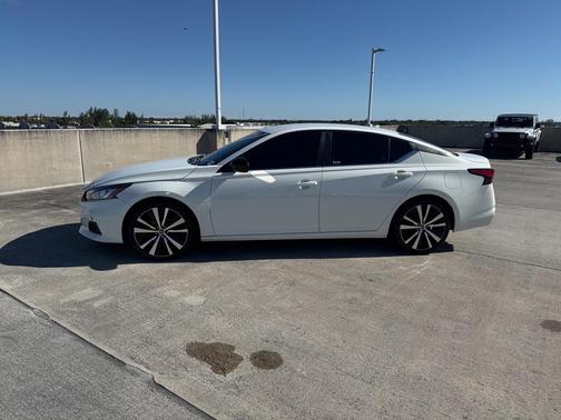 2022 Nissan Altima SR FWD