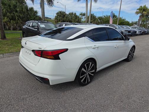 2022 Nissan Altima SR FWD