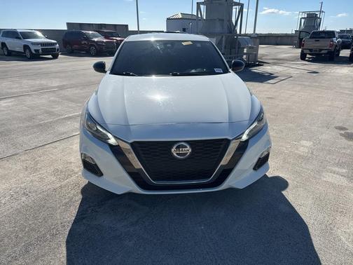 2022 Nissan Altima SR FWD