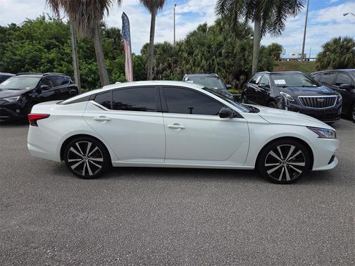 2022 Nissan Altima SR FWD