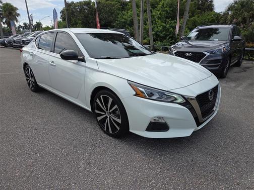 2022 Nissan Altima SR FWD