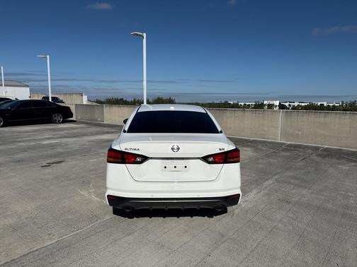 2022 Nissan Altima SR FWD