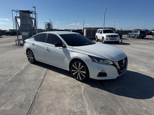 2022 Nissan Altima SR FWD