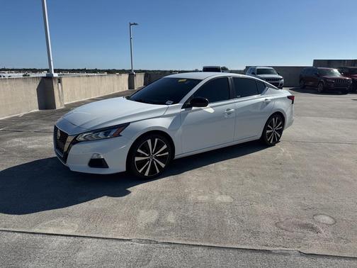 2022 Nissan Altima SR FWD