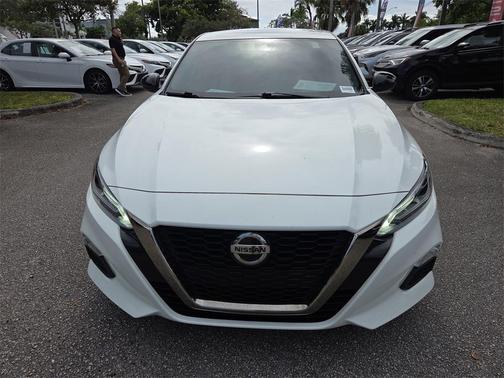 2022 Nissan Altima SR FWD