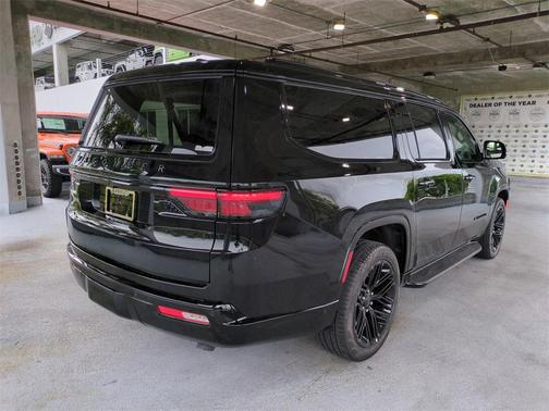 2025 Jeep Wagoneer L Series II Carbide 4x4