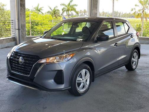 Gun Metallic 2023 Nissan Kicks S