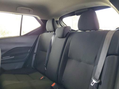 Gun Metallic 2023 Nissan Kicks S