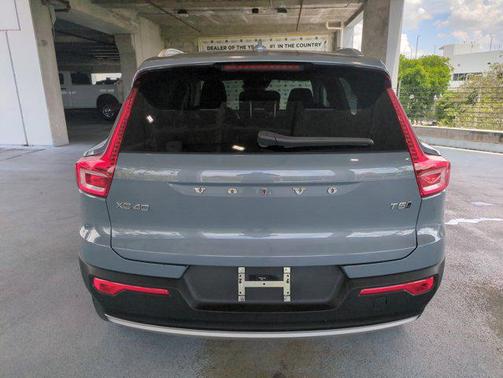 2021 Volvo XC40 T5 Momentum