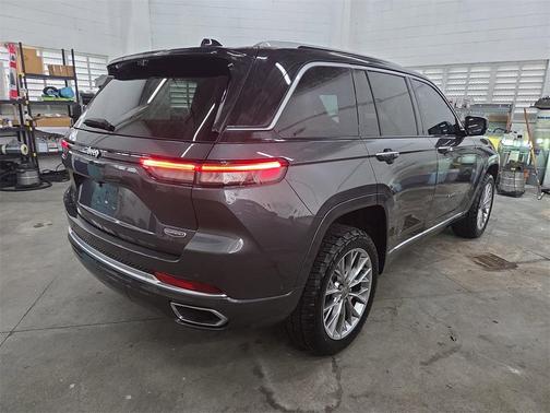 2022 Jeep Grand Cherokee Summit