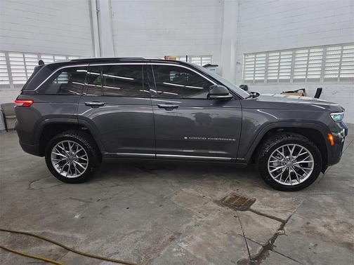 2022 Jeep Grand Cherokee Summit
