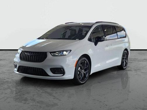Bright White Clearcoat 2026 Chrysler Pacifica Limited