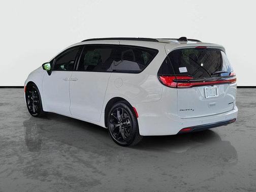 Bright White Clearcoat 2026 Chrysler Pacifica Limited