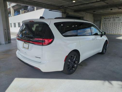 2026 Chrysler Pacifica Limited