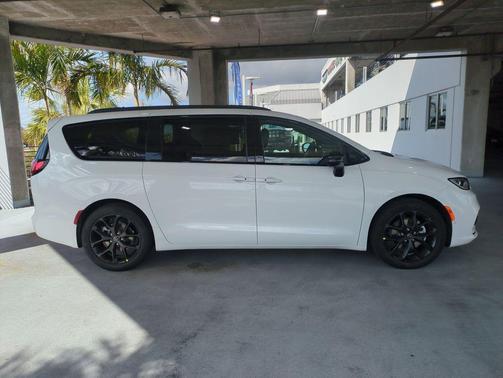 2026 Chrysler Pacifica Limited