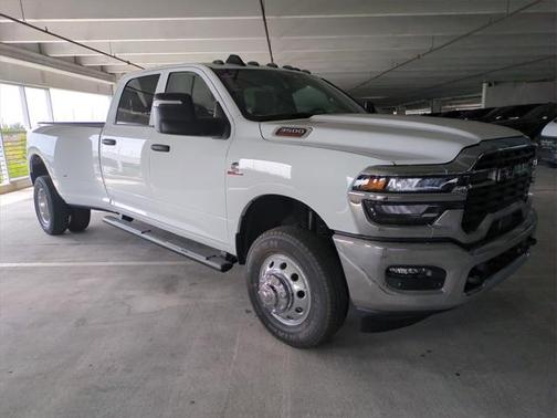 2025 RAM 3500 Tradesman Crew Cab 4x4 8' Box