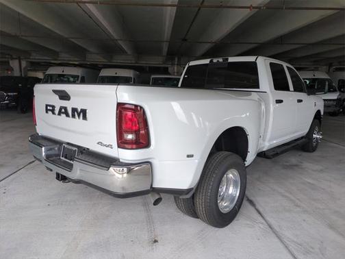 2025 RAM 3500 Tradesman Crew Cab 4x4 8' Box