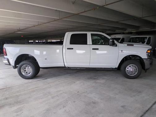 2025 RAM 3500 Tradesman Crew Cab 4x4 8' Box