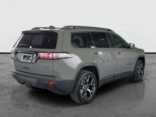 Sting-Gray Clearcoat 2026 Jeep Cherokee Overland