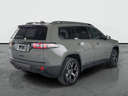 Sting-Gray Clearcoat 2026 Jeep Cherokee Overland