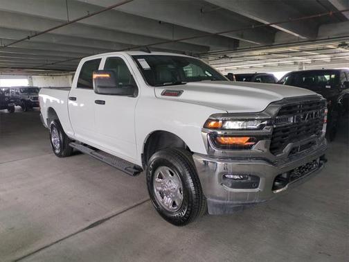 2025 RAM 2500 Tradesman Crew Cab 4x4 6'4' Box
