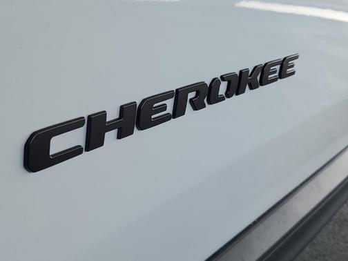 Bright White Clearcoat 2026 Jeep Cherokee Limited