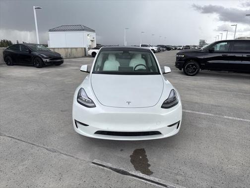 2022 Tesla Model Y Long Range Dual Motor All-Wheel Drive