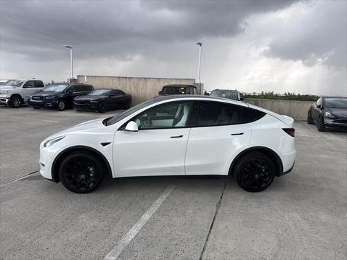 2022 Tesla Model Y Long Range Dual Motor All-Wheel Drive