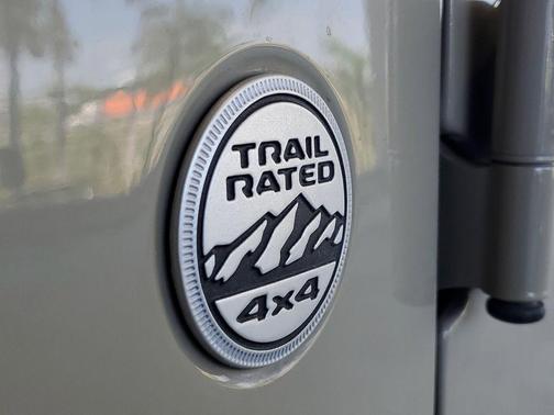 Limited Edition Gobi Clearcoat 2022 Jeep Gladiator Overland