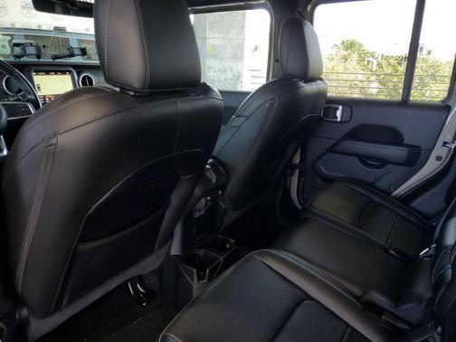 Limited Edition Gobi Clearcoat 2022 Jeep Gladiator Overland